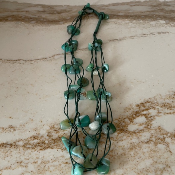 Vintage Green Agate Stone Necklace on Silk - Picture 5 of 6